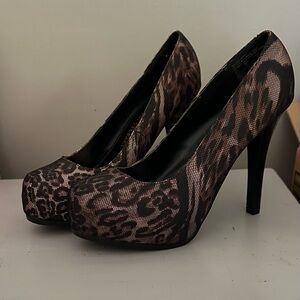 Sofia Vergara Elegant Leopard Print High Heels